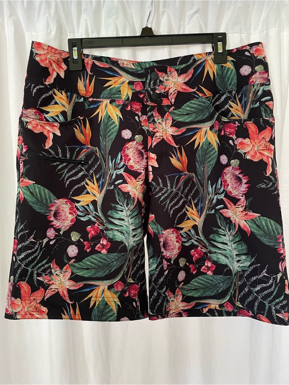 Shredly Black Tropical Floral Shorts Size 12